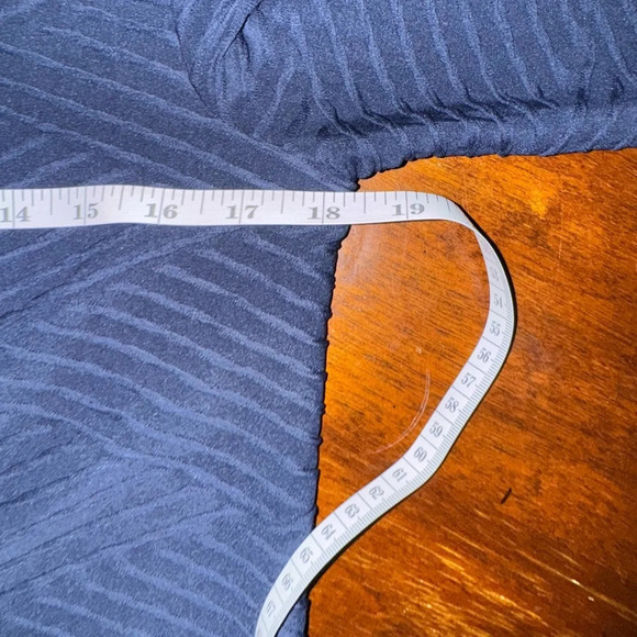 Chico’s Women's Button Up Shirt Textured  Knit Long Sleeve Navy  0- Small NWT - Picture 4 of 11